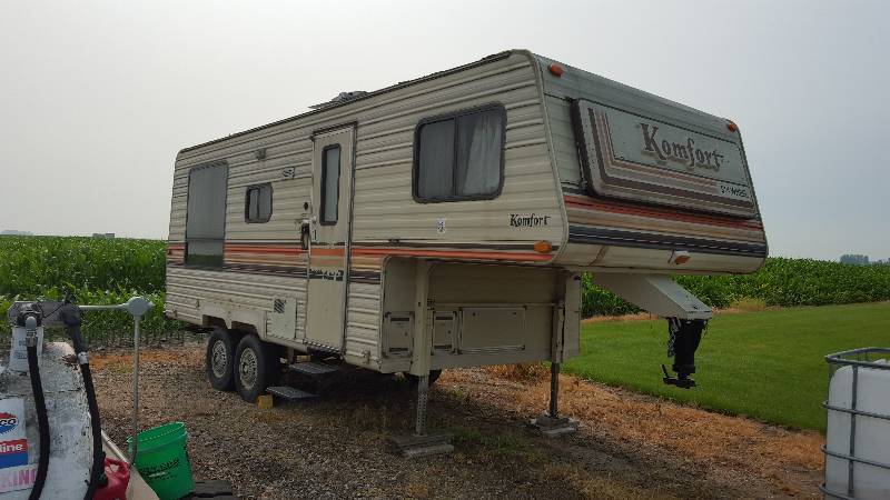 Komfort 5th Wheel Camper | Moorhead Liquidation Komfort 5th Wheel ...