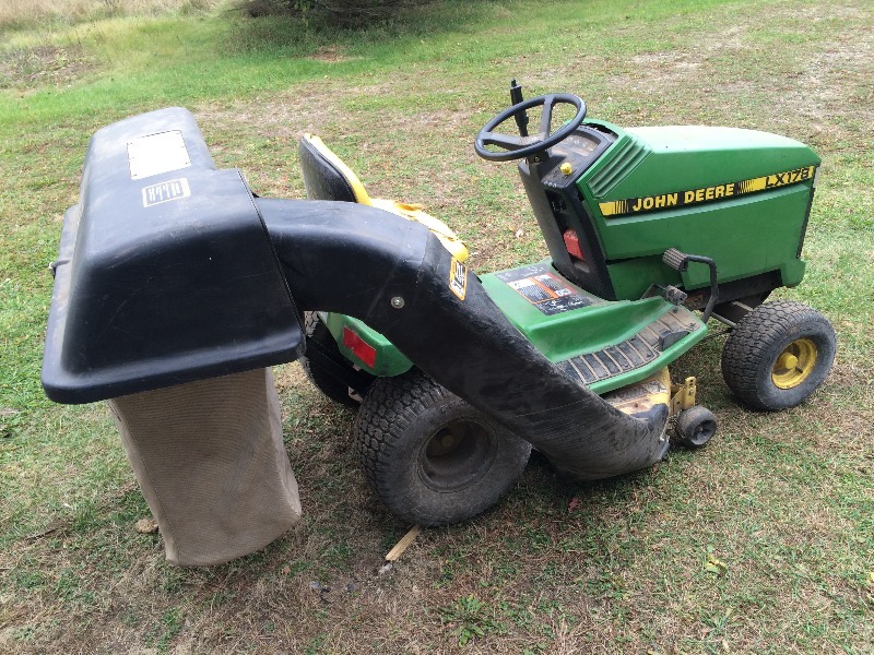 John Deere LX178 Riding Lawn Mower, Snow Blower, Vacuum ...