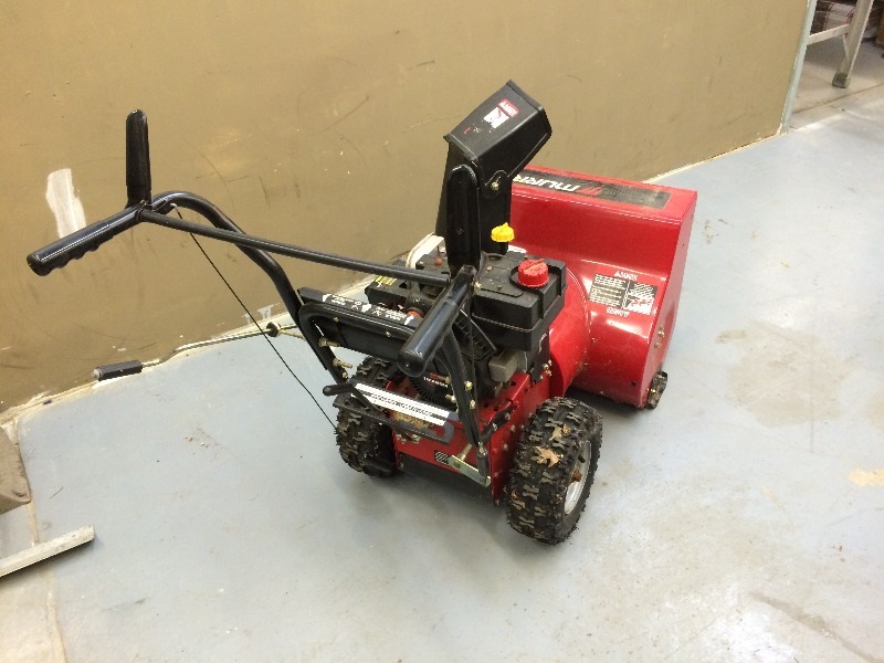 Murray 5/24 SnowBlower - Hasn't ran since last year | Huge Collectors