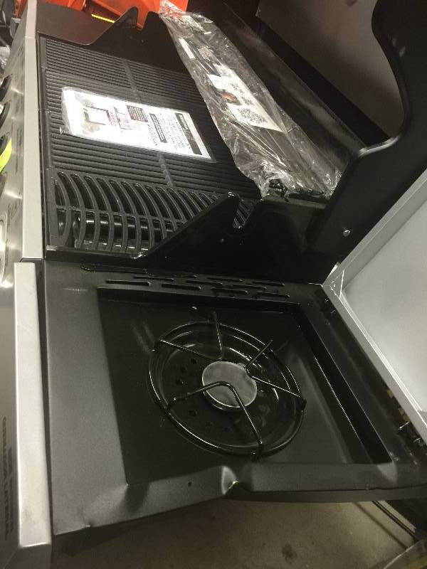 Brinkmann Select Dual Sear 5Burner Propane Gas Grill model 8106630