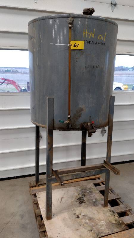 100-gallon-oil-tank-with-valve-concrete-contractor-equipment