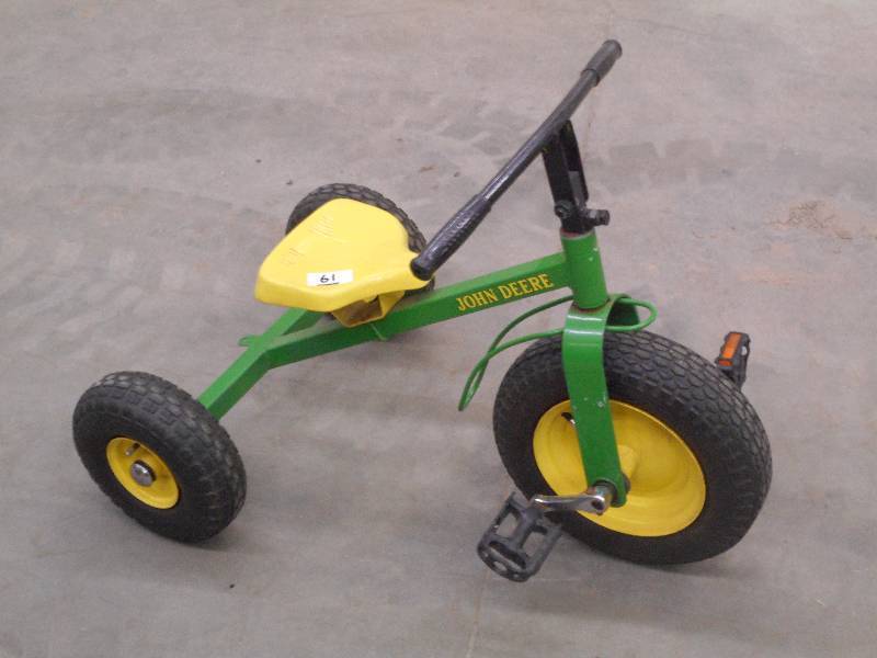 john deere pedal tricycle
