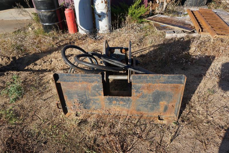 Bobcat Brand Model 2570 Universal Mount Skid Loader Skid Steer