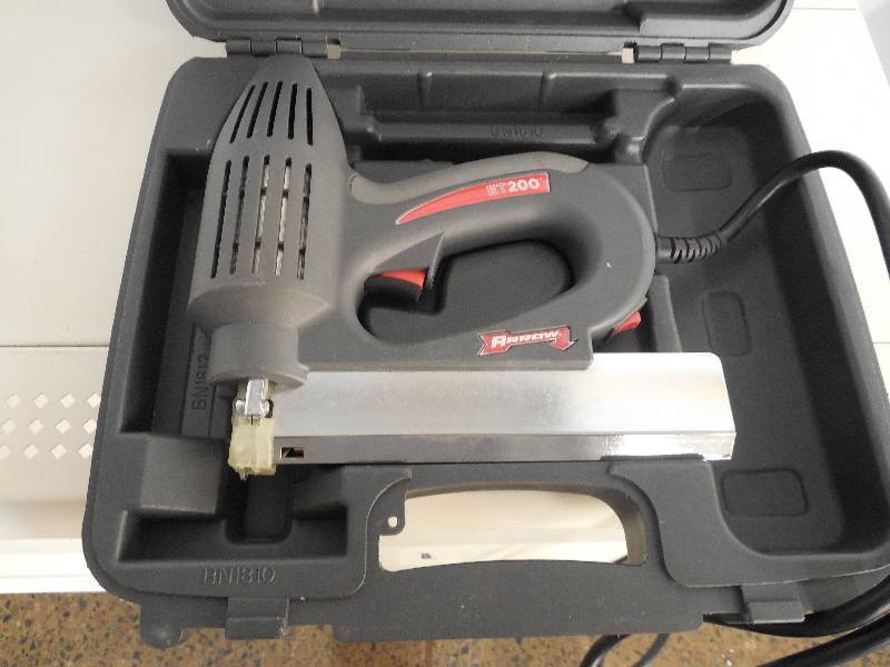 Arrow ET200 Heavy Duty Electric Nail Gun, shoots up to 1 1.4-Inch Brads