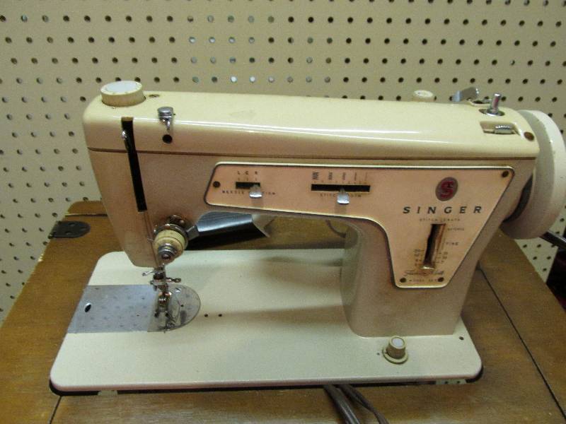 Singer Sewing Machine Model 237: The Singer Fashionmate