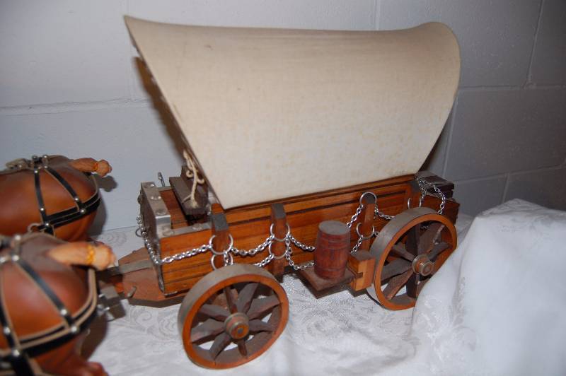 Covered Wagon Lamp and Horses Vintage and Collectlbles KBID