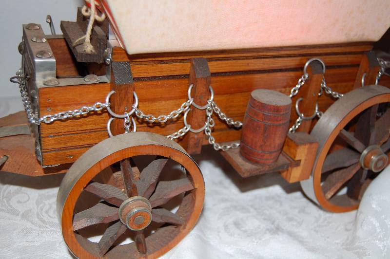 Covered Wagon Lamp and Horses Vintage and Collectlbles KBID