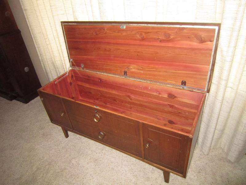 "LANE" CEDAR "HOPE" CHEST ESTATE ANTIQUES COLLECTIBLES FUNITURE