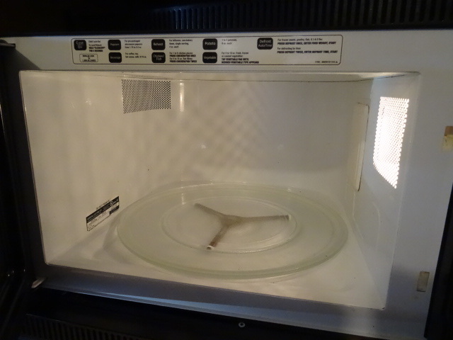 GE Microwave Black Countertop Microwave K & C Auctions Blaine Moving ...