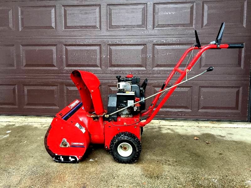 Quality TroyBilt Snowblower 5HP Tecumseh Engine, Electric/Pull Start