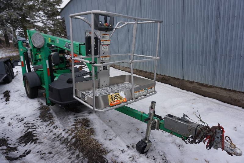 JLG T350 Single Axle Tow Behind Man Lift | Trucks, Skid Loaders, Man