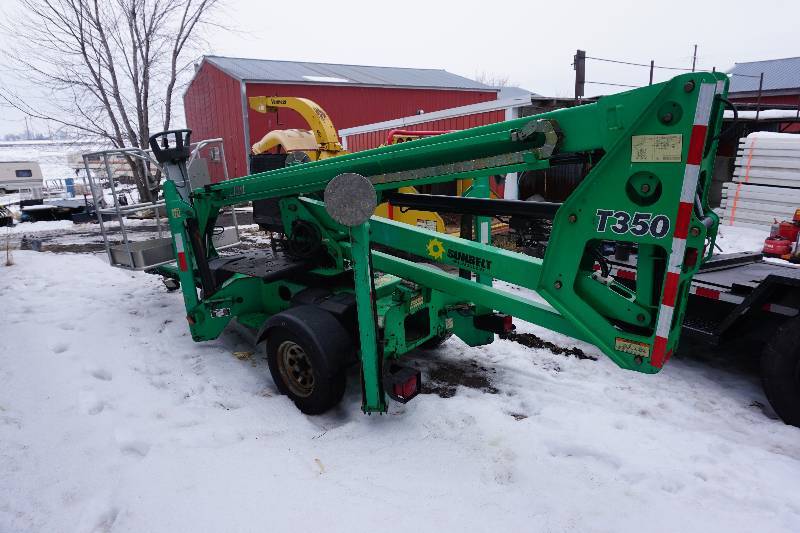JLG T350 Single Axle Tow Behind Man Lift Trucks, Skid Loaders, Man