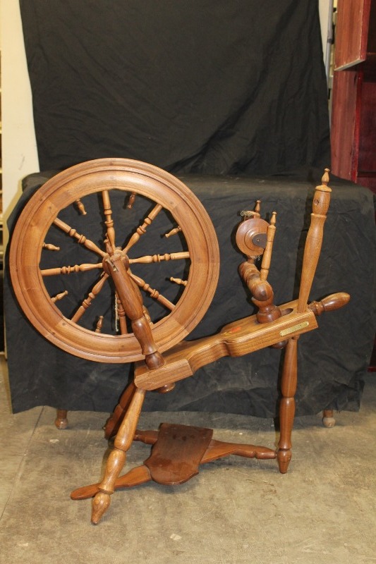 1980 Rick Reeves Walnut Spinning Wheel Lowry Consignments 45 KBID