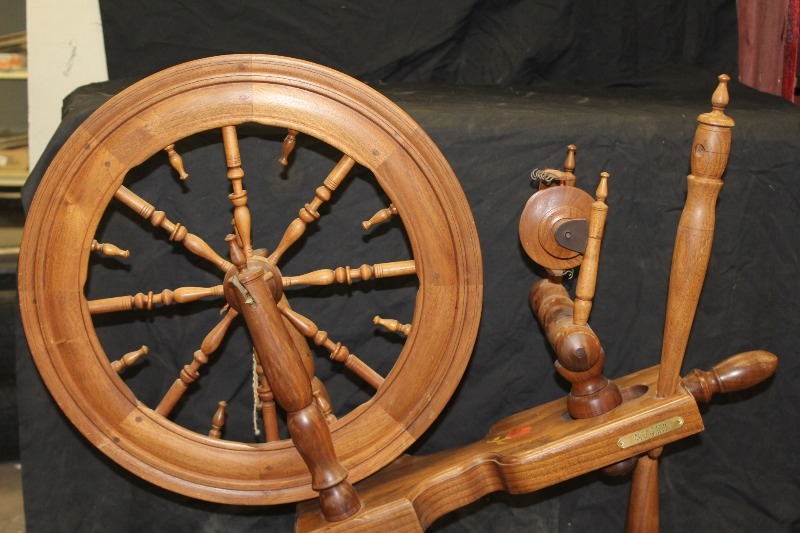 1980 Rick Reeves Walnut Spinning Wheel Lowry Consignments 45 KBID