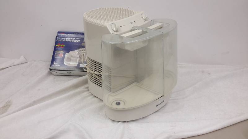 lot 14 image: Humidifier