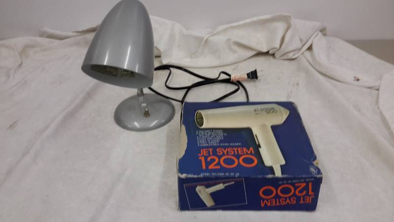 lot 31 image: Desk lamp and hair dryer