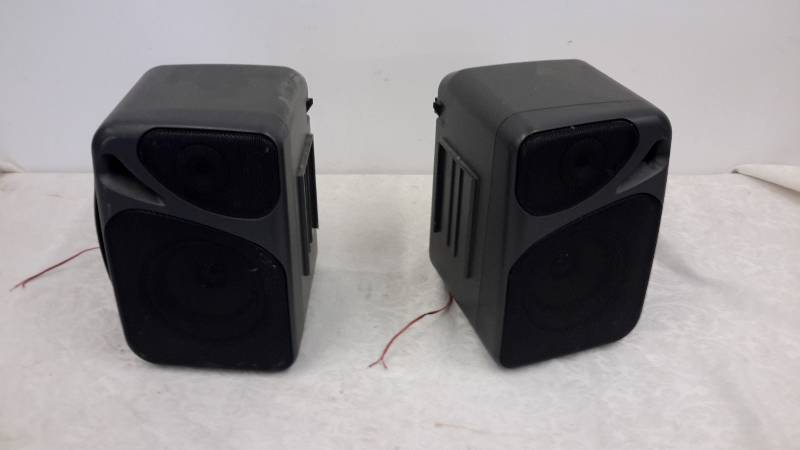 lot 48 image: Koss speakers