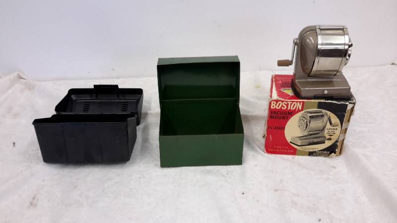 lot 56 image: Office supplies