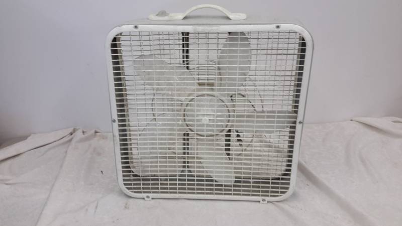 lot 57 image: Box fan
