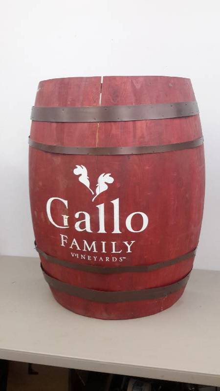 lot 71 image: 12 barrel shelf