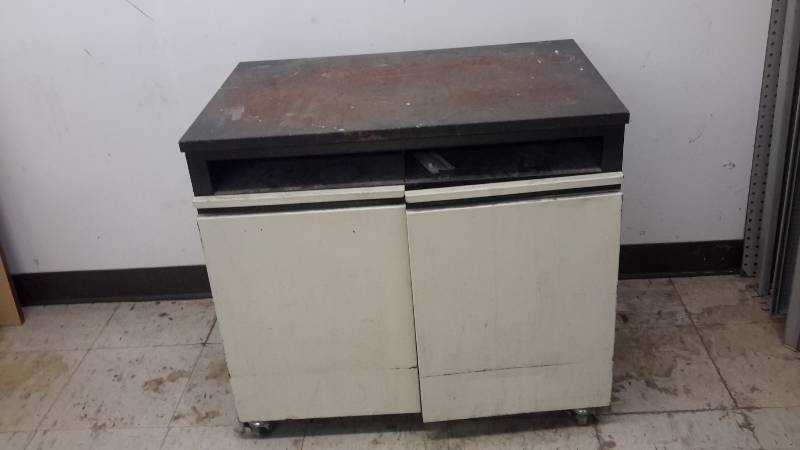 lot 74 image: Metal cart on casters