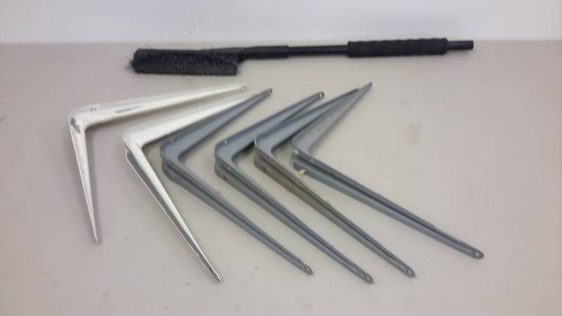 lot 80 image: Shelf brackets and windshield brush