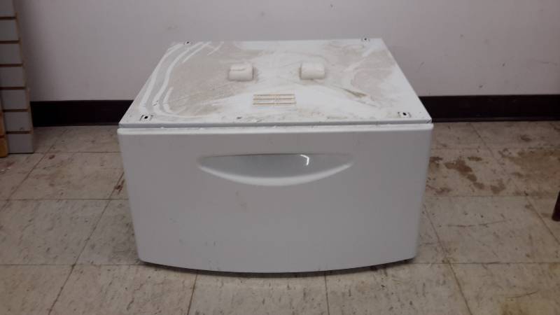 lot 85 image: Appliance pedistal