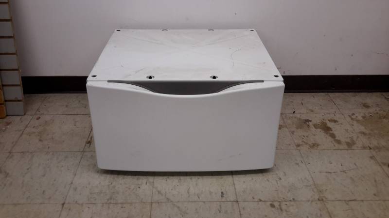 lot 86 image: Appliance pedistal