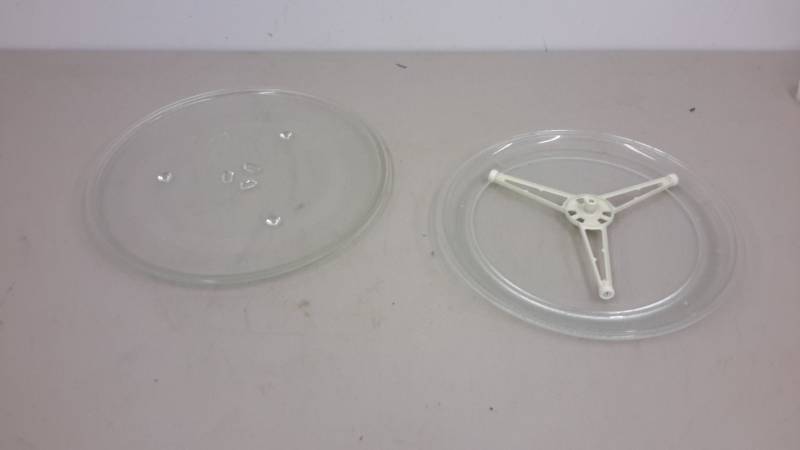 lot 94 image: Microwave Plates