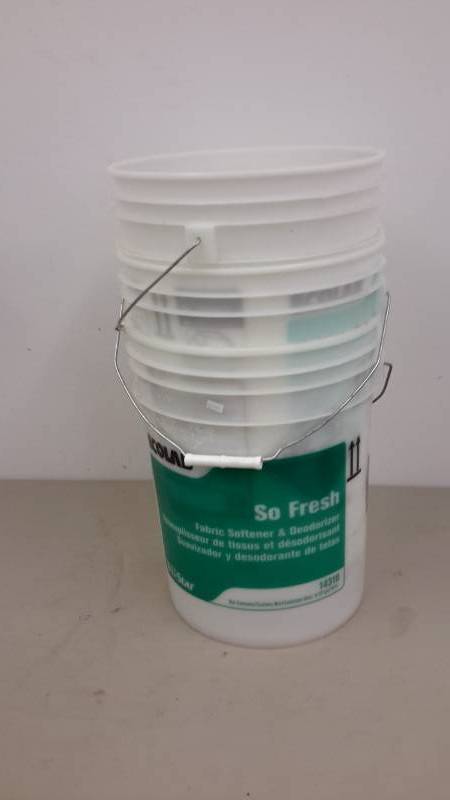 lot 95 image: 5 gal bucket