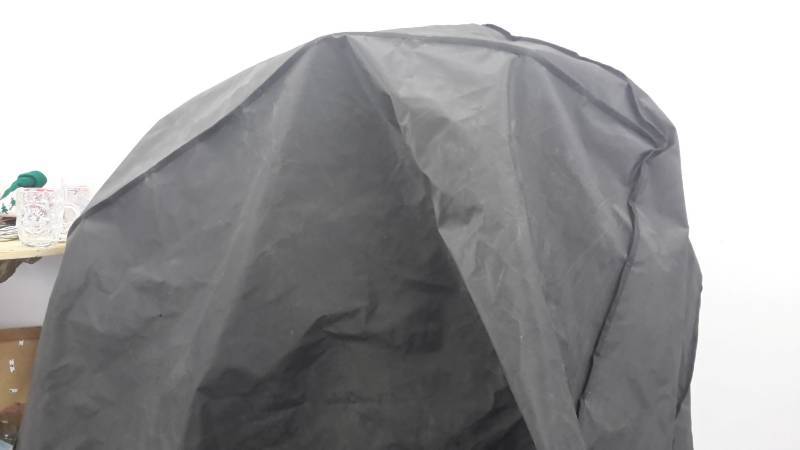 lot 115 image: Grill cover