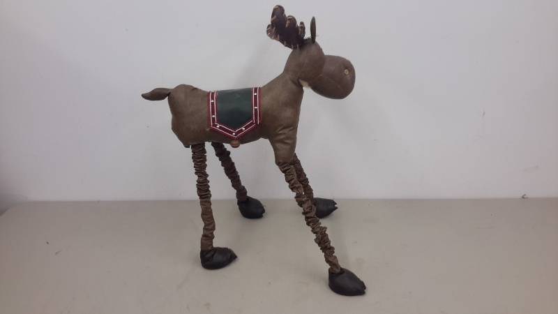 lot 123 image: Reindeer