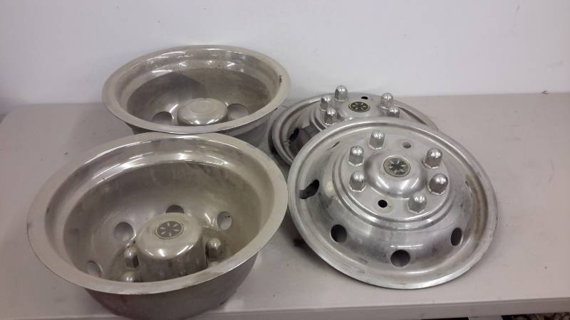 lot 132 image: Hubcaps