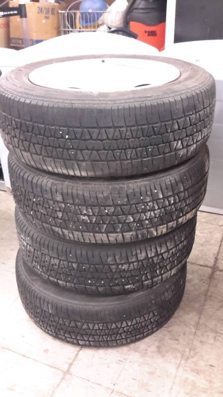 lot 137 image: Wheels and tires