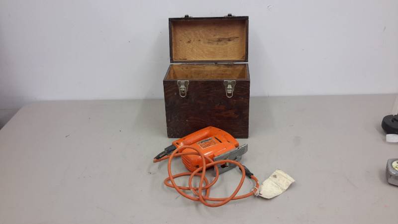 lot 148 image: Jig saw and case