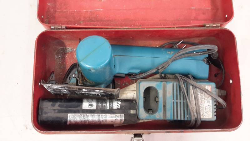 lot 150 image: Makita cordless saw in box