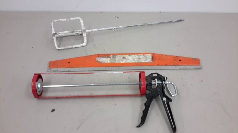 lot 151 image: Mixer, caulking gun, Stainless steel blade with plastic handle