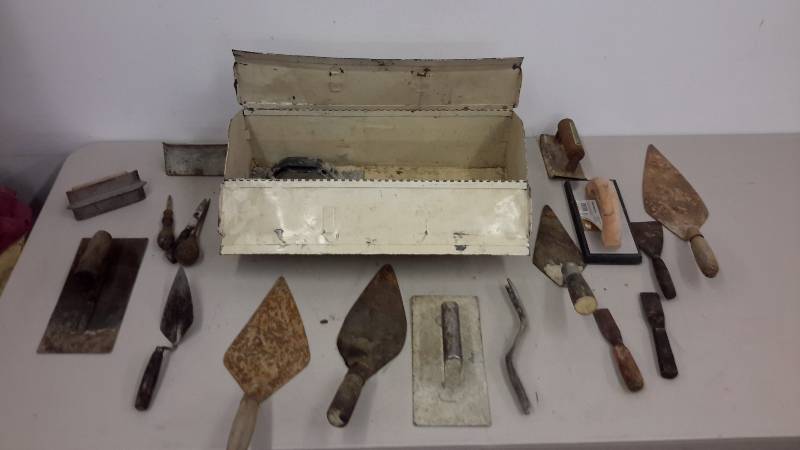 lot 152 image: Concrete, tile, mortor tools