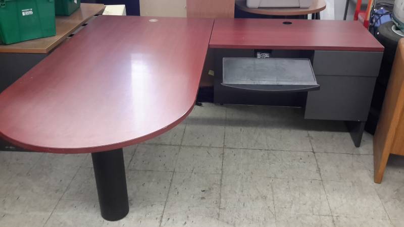 lot 165 image: 3pc HON furniture desk set