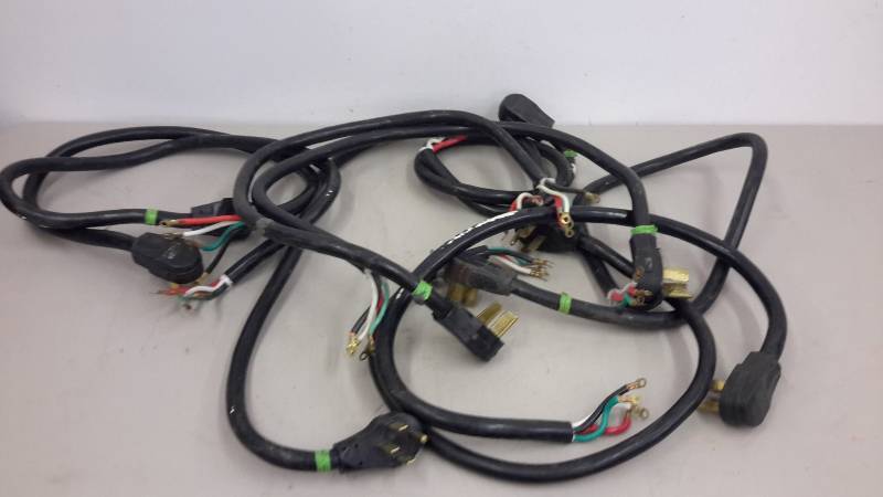 lot 172 image: Lot of 4 prong range cords