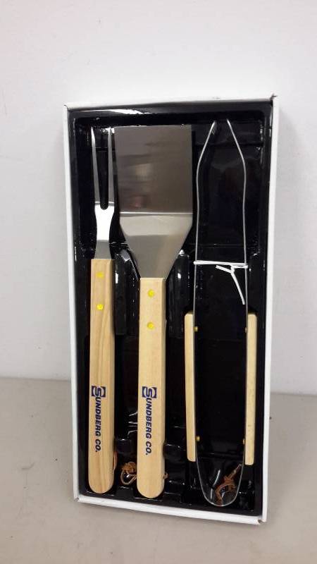 lot 181 image: Grilling tools