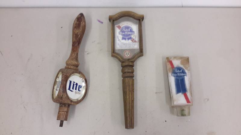lot 188 image: Tap handles