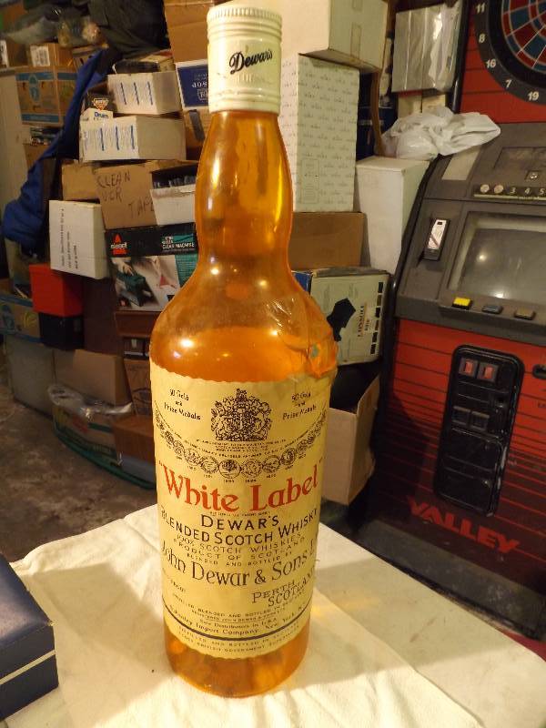 lot 35 image: White Label Bottle bank with change