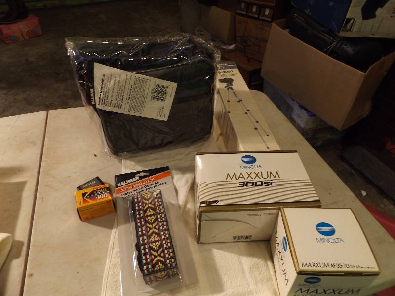 lot 40 image: New Minolta Maxxum Camera Set