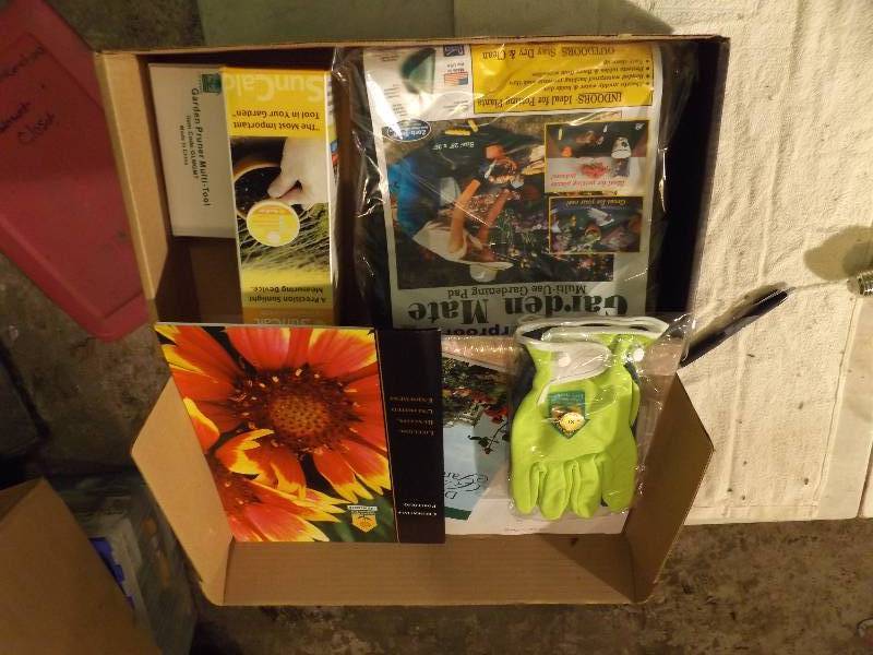 lot 47 image: Gardening Kit