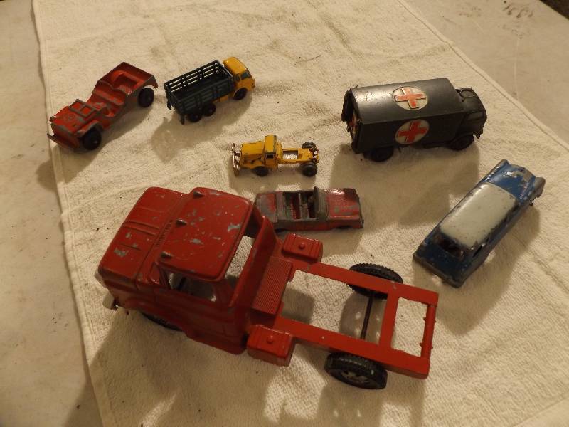 lot 55 image: 7 old toy cars