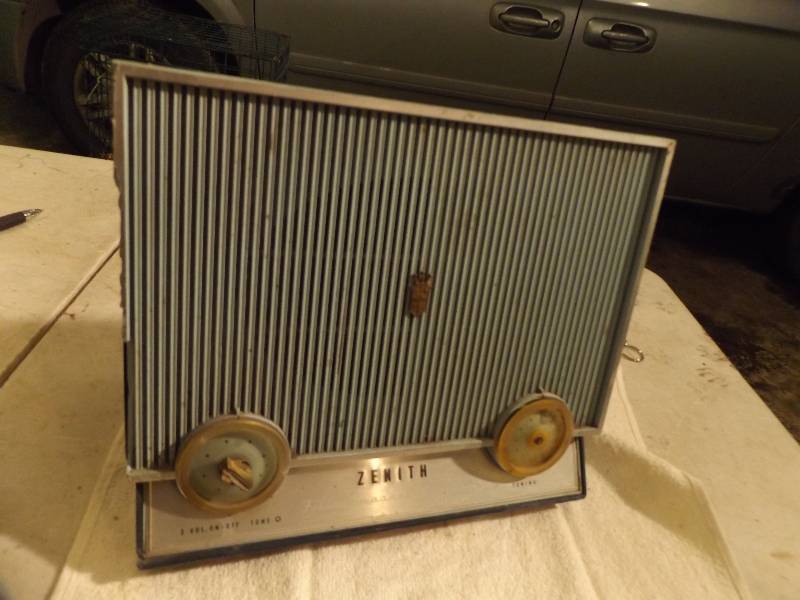 lot 57 image: Zenith Radio
