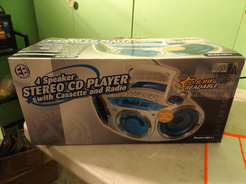 lot 88 image: 4 Speaker CD Player New in Box