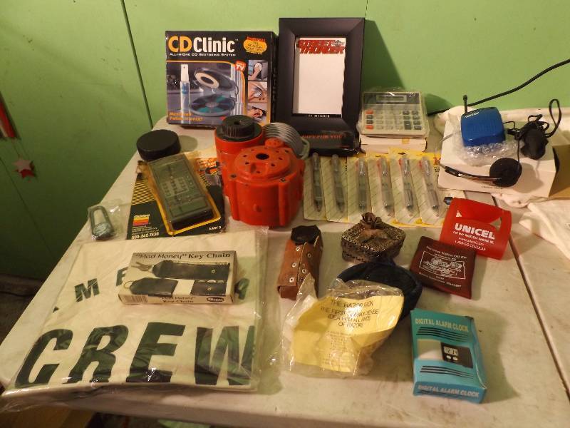 lot 100 image: Various items of interest