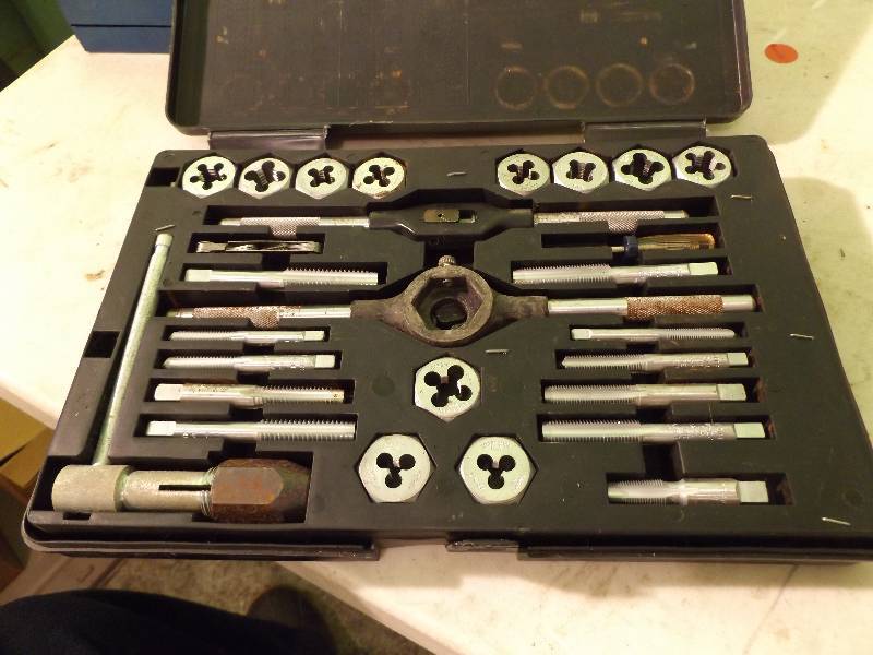 lot 103 image: Craftsman Tap and Die Set